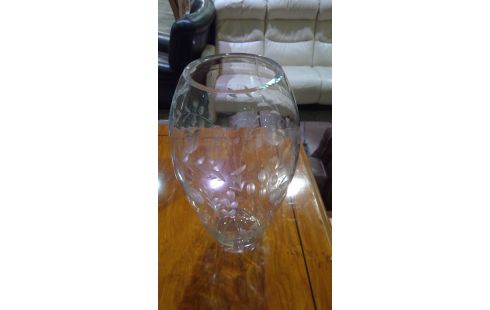 VASE EN VERRE TAILLÉ EN L'ÉTAT