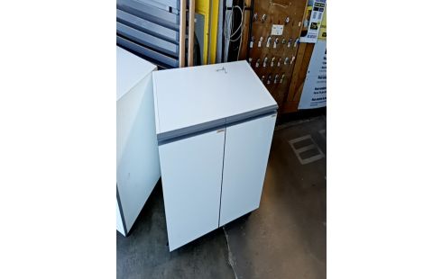 MEUBLE BAS 2 PORTES ROULETTES