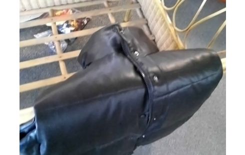 BLOUSON NOIR SANS MANCHE TAILLE M