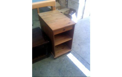 MESITA CON RUEDAS MADERA