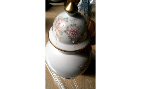 VASE COUVERT LIMOGES BLANCHE PORCELAINE FLEUR