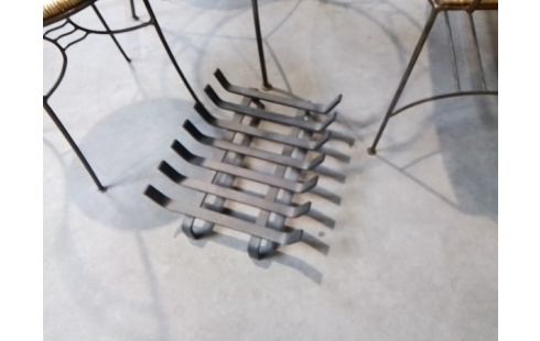 GRILLE DE CHEMINEE PORTE BUCHE