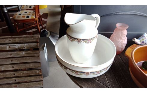 VAISSELLE ENSEMBLE PLAT ET CARAFE