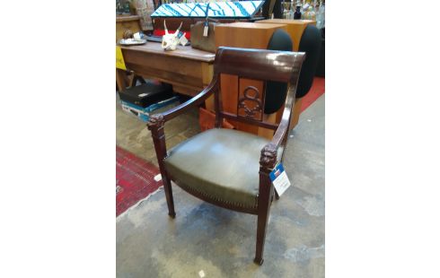 FAUTEUIL STYLE ANGLAIS TETE DE LION