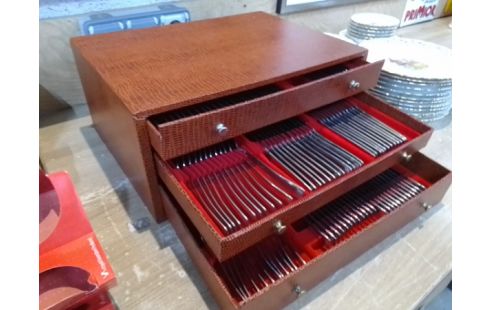 MENAGERE COUVERTS DE TABLE