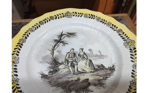 LOT DE 2 ASSIETTES SCCAUX