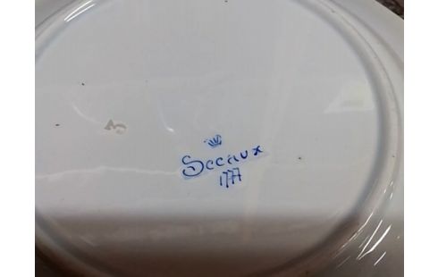 LOT DE 2 ASSIETTES SCCAUX