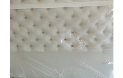 TETE DE LIT BLANCHE CAPITONNÉE 130X180