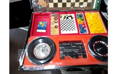 MALETTE DE JEUX INCOMPLETE
