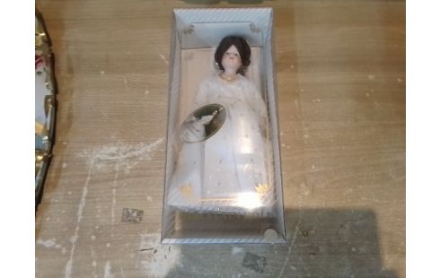 POUPEE PORCELAINE DECO