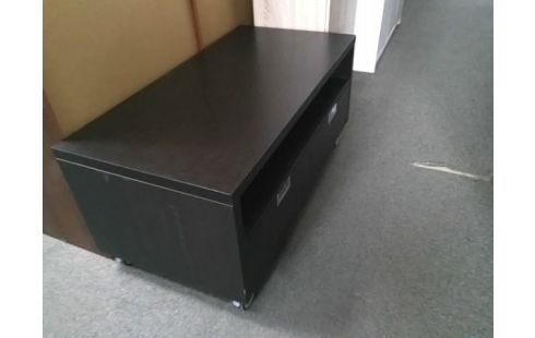 MEUBLE TV SUR ROULETTES