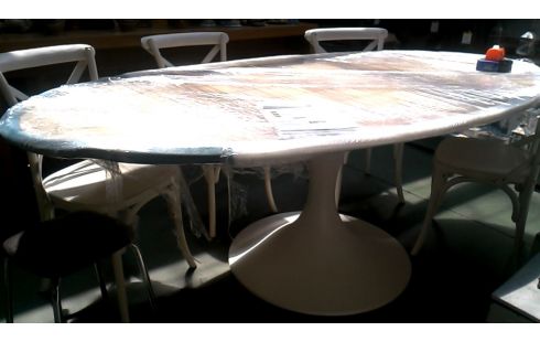 MESA DE COMEDOR OVALADO