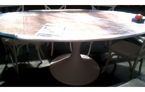 MESA DE COMEDOR OVALADO