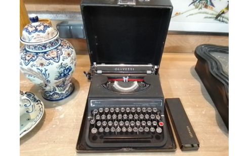 MACHINE A ECRIRE OLIVETTI