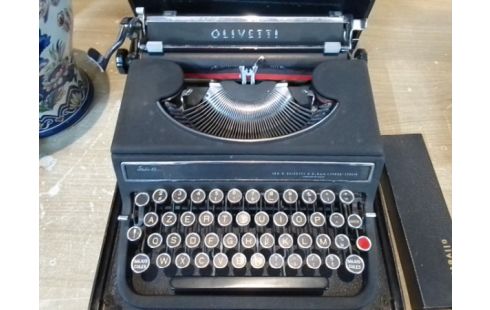 MACHINE A ECRIRE OLIVETTI