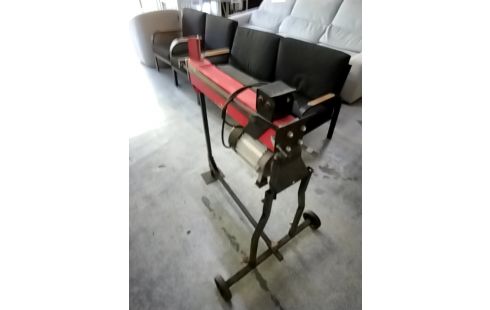 OUTIL FENDEUSE A BOIS