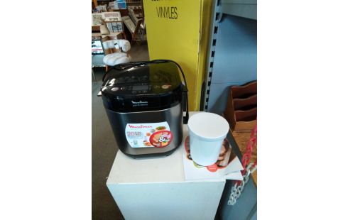 MACHINE A PAIN MOULINEX  + ACCESSOIRES