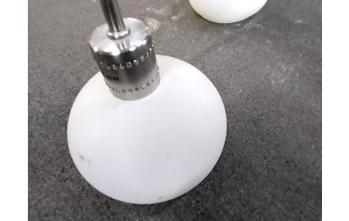 LUSTRE 3 BRANCHES GLOBES OPAQUES ROND