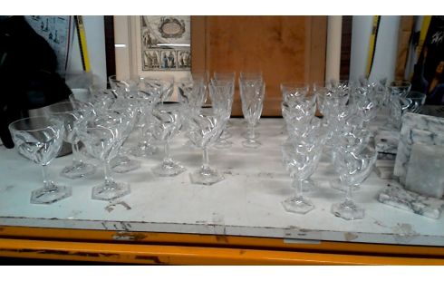 GLAS AUF FUSS KRISTALL