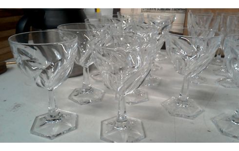 GLAS AUF FUSS KRISTALL