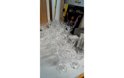 GLAS AUF FUSS KRISTALL