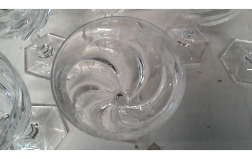 GLAS AUF FUSS KRISTALL