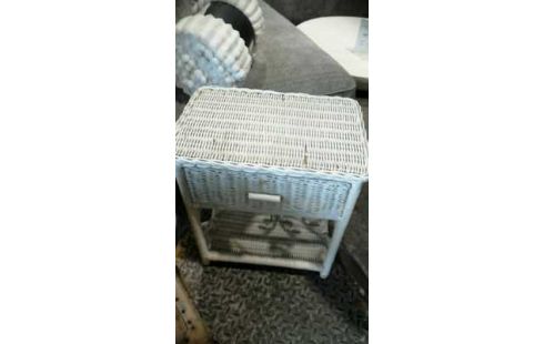 NACHTTISCH RATTAN WEISS