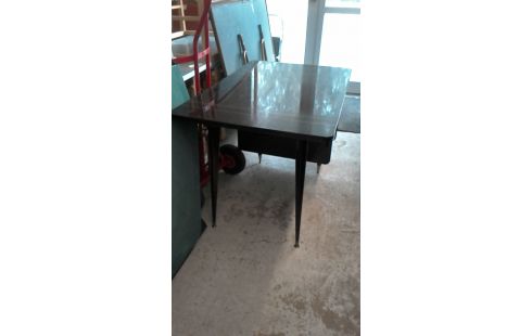 SCHREIBTISCH IM VINTAGE-STIL 60ER JAHRE