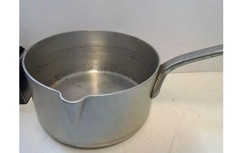 CASSEROLE AVEC VERSEUR D20