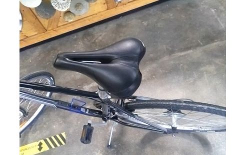 VELO GIANT NOIR + ACCESSOIRES EN CAISSE