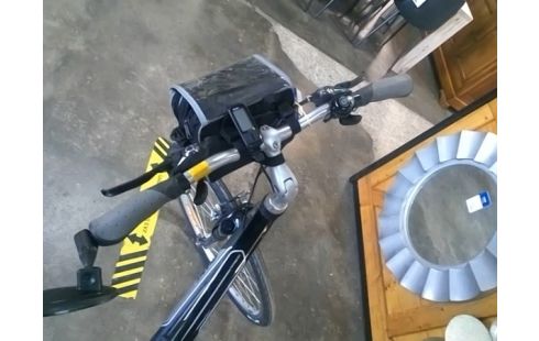 VELO GIANT NOIR + ACCESSOIRES EN CAISSE