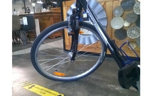 VELO GIANT NOIR + ACCESSOIRES EN CAISSE