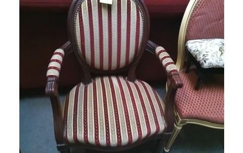 FAUTEUIL ROUGE ET BLANC