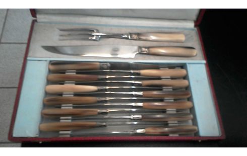 SERVICE A DECOUPER ET 12 COUTEAUX