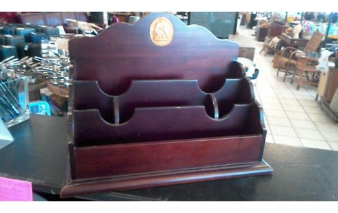 KRANTENBAK. MAHONIEHOUT