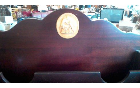 KRANTENBAK. MAHONIEHOUT