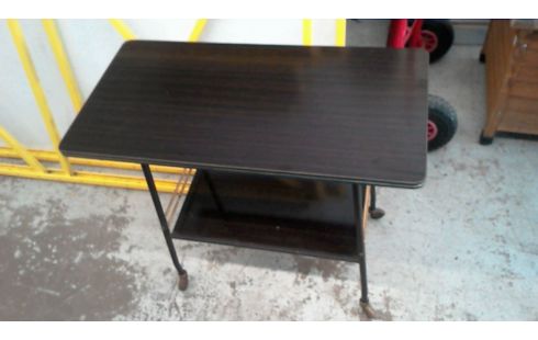 BIJZETTAFEL OP WIELTJES VINTAGE