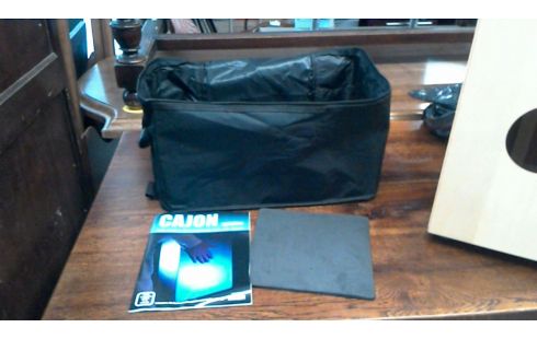 INSTRUMENT DE MUSIQUE CAJON