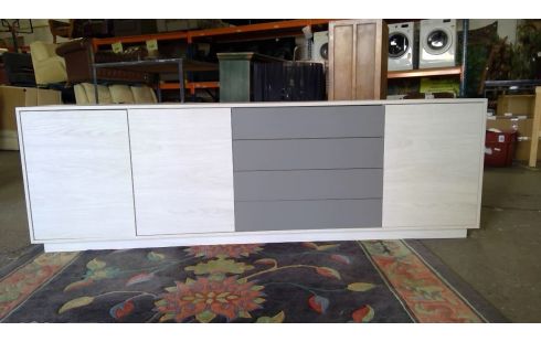 MUEBLE BAJO. MODERNO 3 PUERTAS 4 CAJONES GRIS