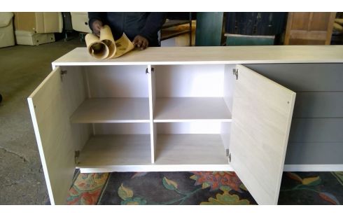 MUEBLE BAJO. MODERNO 3 PUERTAS 4 CAJONES GRIS