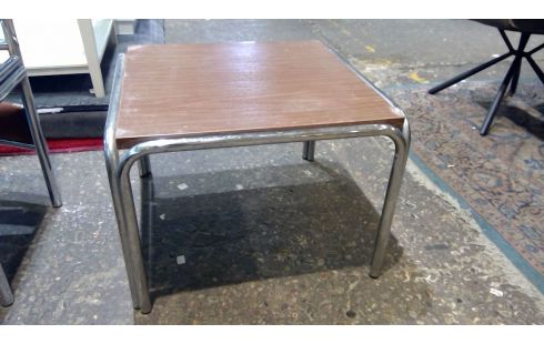 WOHNZIMMERTISCH IM VINTAGE-STIL