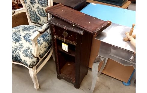 MEUBLE D'APPOINT cuir dans l etat