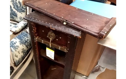 MEUBLE D'APPOINT cuir dans l etat