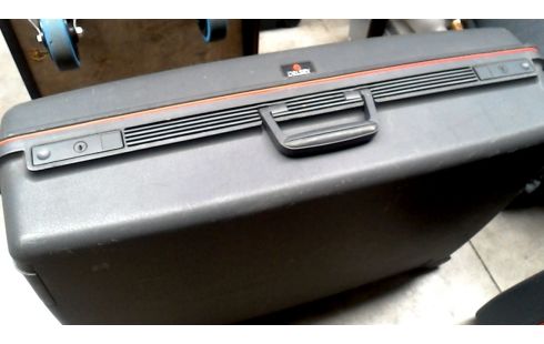 REISKOFFER DELSEY GRIJS PVC + SLEUTEL