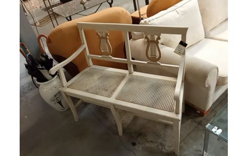 BANQUETTE PATINEE BLANCHE ET FOND CANNE