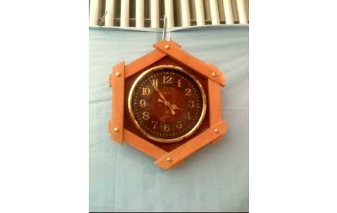 WANDUHR HOLZ <CCCP> GOLDF. VERZIERT