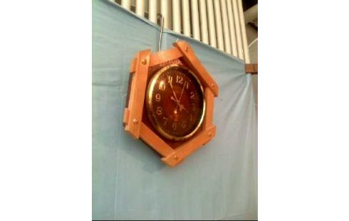 WANDUHR HOLZ <CCCP> GOLDF. VERZIERT