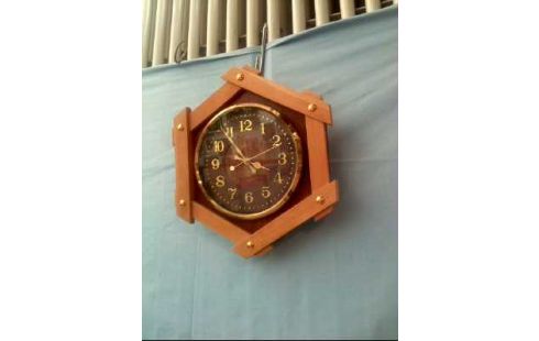 WANDUHR HOLZ <CCCP> GOLDF. VERZIERT