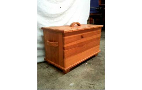 TRUHE KISTE HOLZ MIT DECKEL +GRIFF