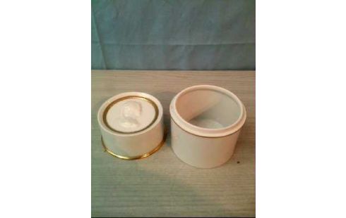 MEDAILLON-DOSE PORZELL. <FÜRSTENBERG>